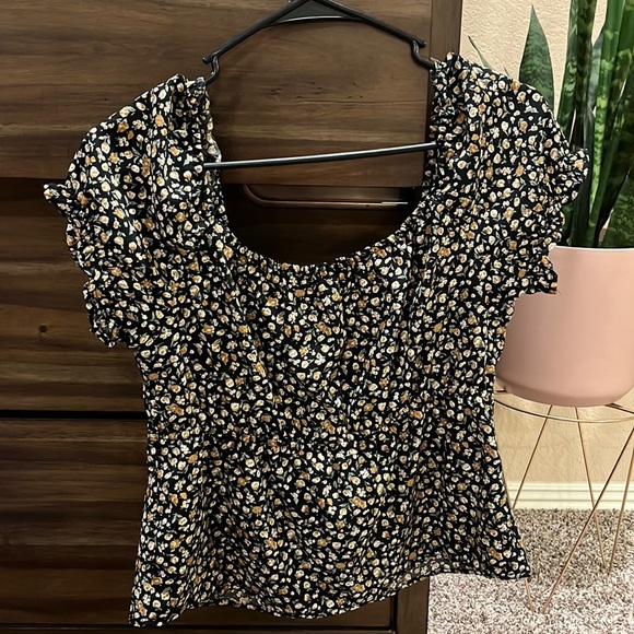 Button up cropped blouse, boutique brand - Picture 2 of 4